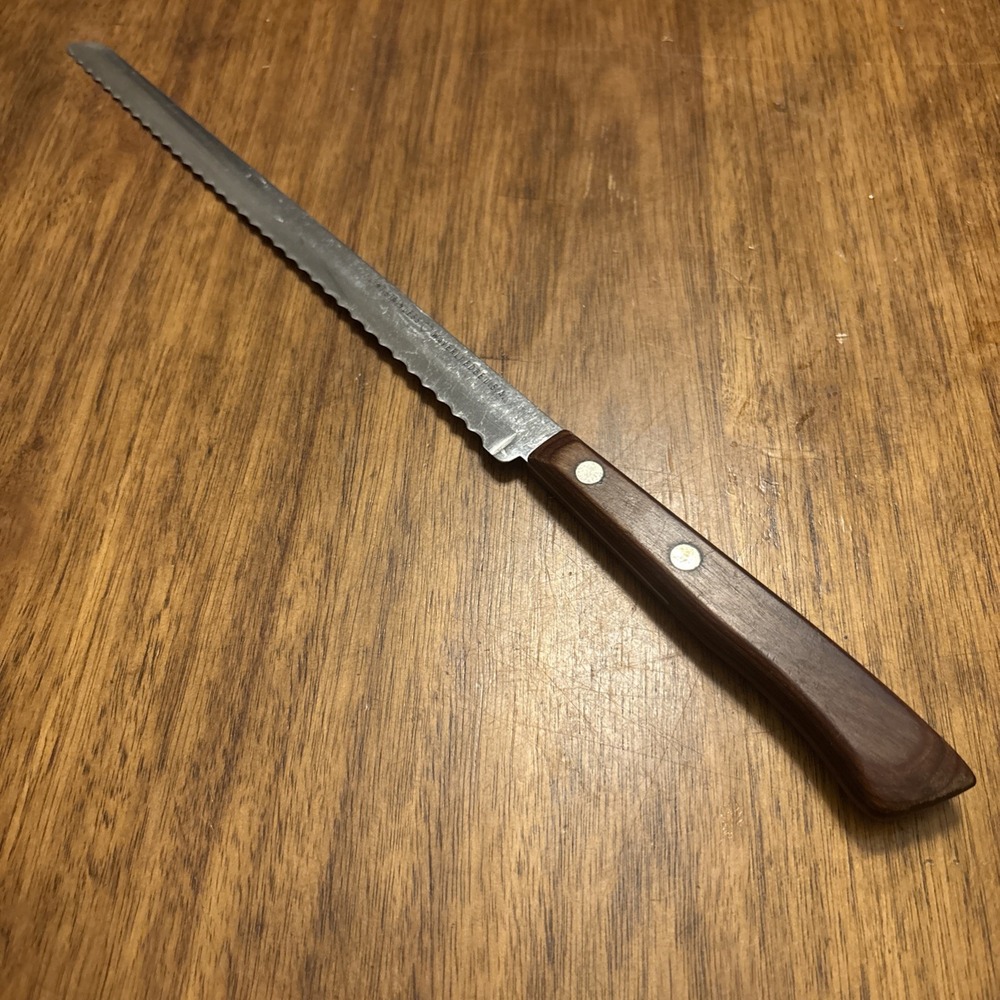 Vtg FLINT ARROWHEAD STAINLESS WAVERLY EDGe BREAD KNIFE USA WOOD HANDLE 9" Blade